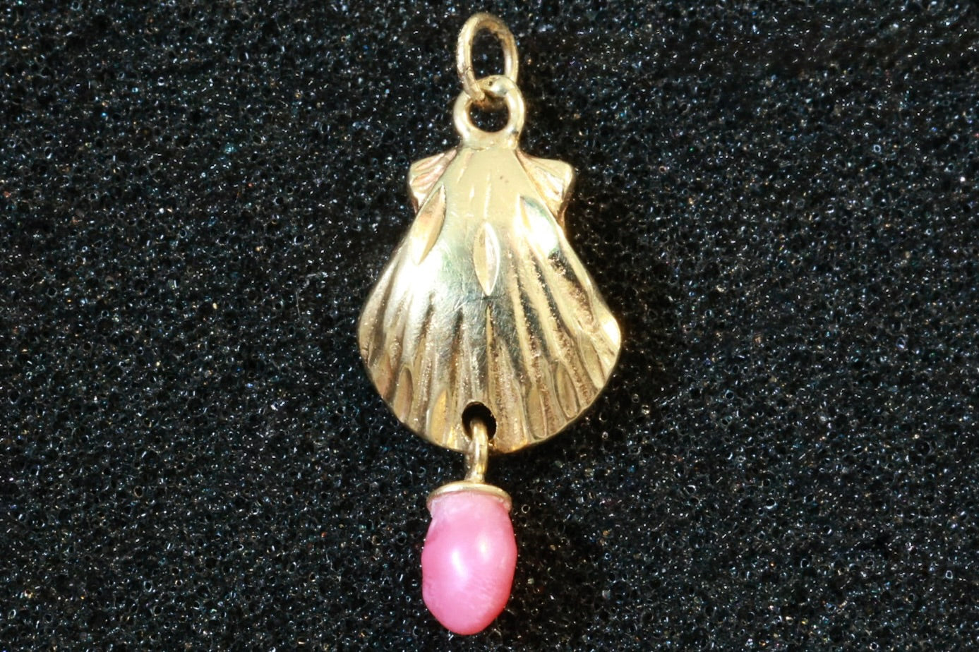 Clam Shell Dangle Pendant